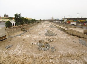 2017_Lima_-_Río_Rímac_a_su_paso_por_el_Cercado